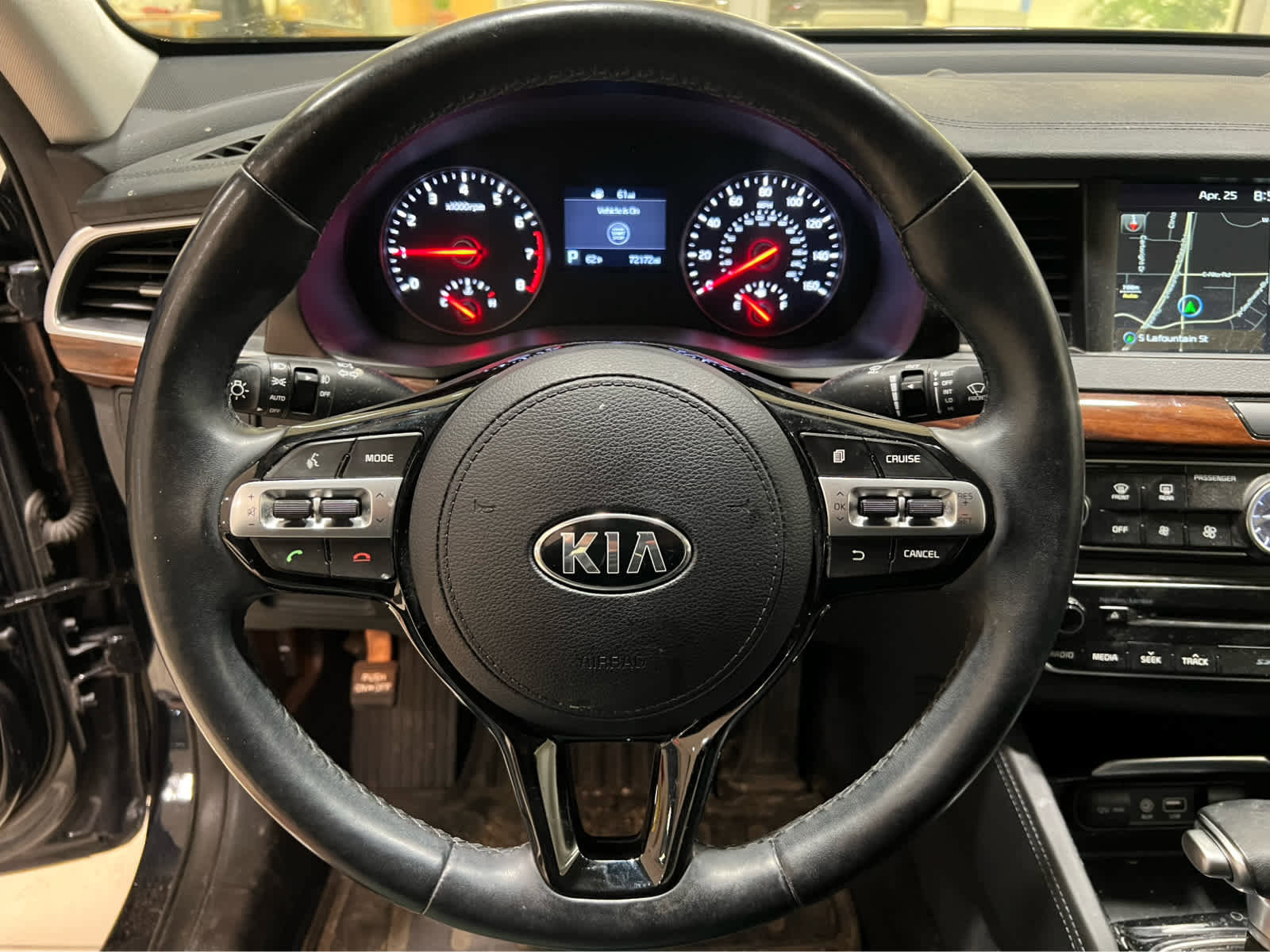 Used 2017 Kia Cadenza Premium w/ Luxury Package FWD image 14