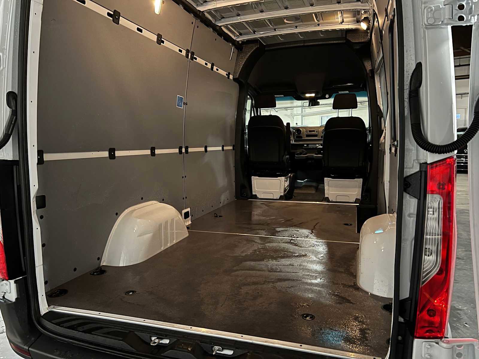 Used 2025 Mercedes-Benz Sprinter 2500 image 19