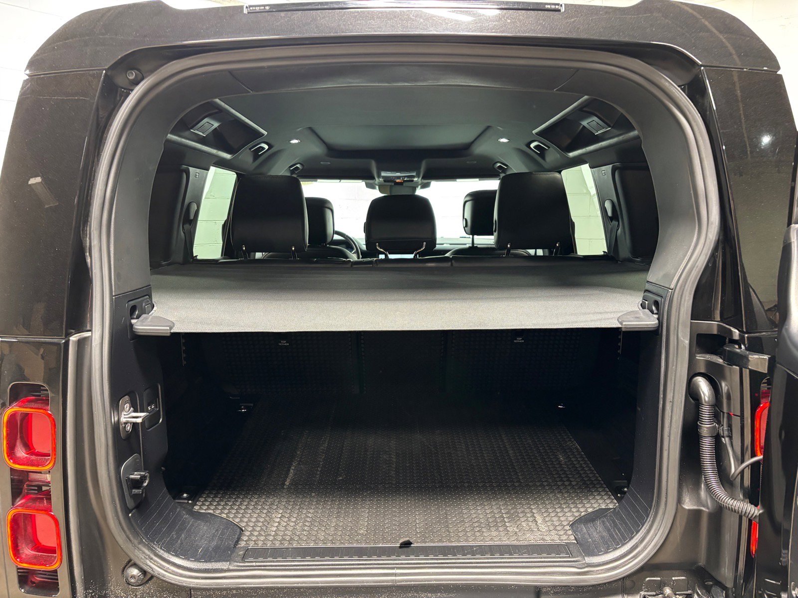 Used 2023 Land Rover Defender 110 X-Dynamic SE image 42