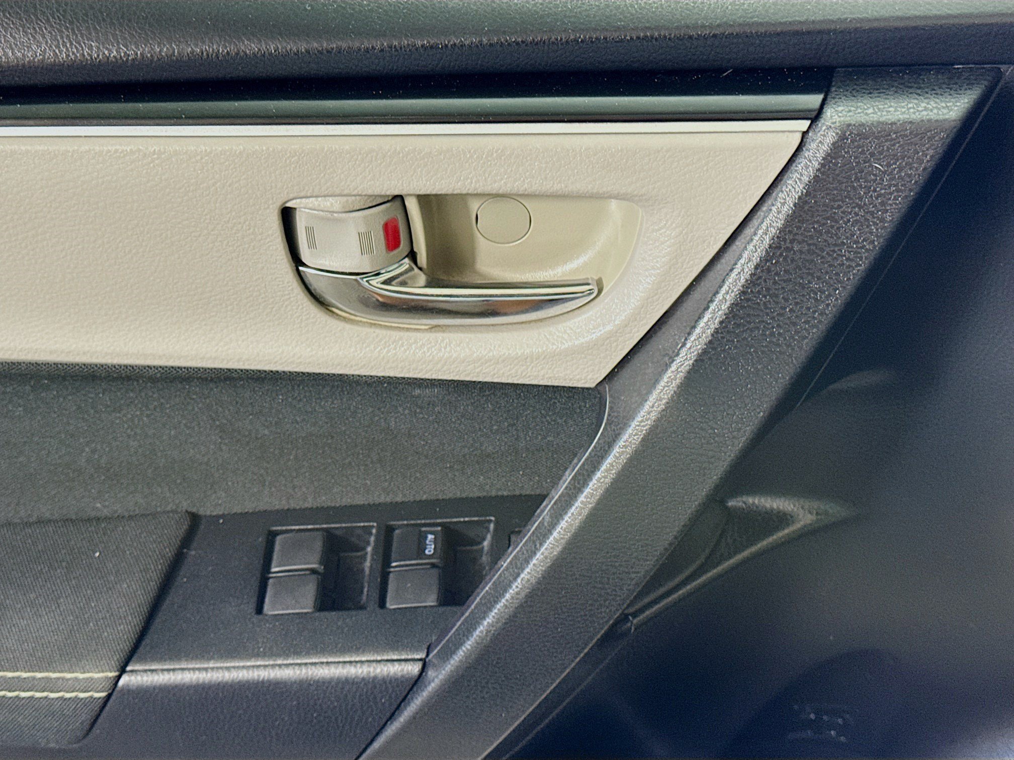 Used 2019 Toyota Corolla LE FWD image 23