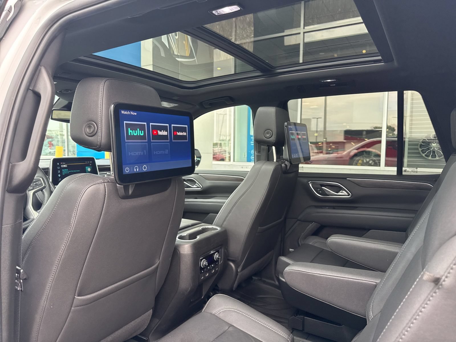Used 2023 Chevrolet Tahoe Z71 w/ Z71 Off-Road Package AWD/4WD image 18