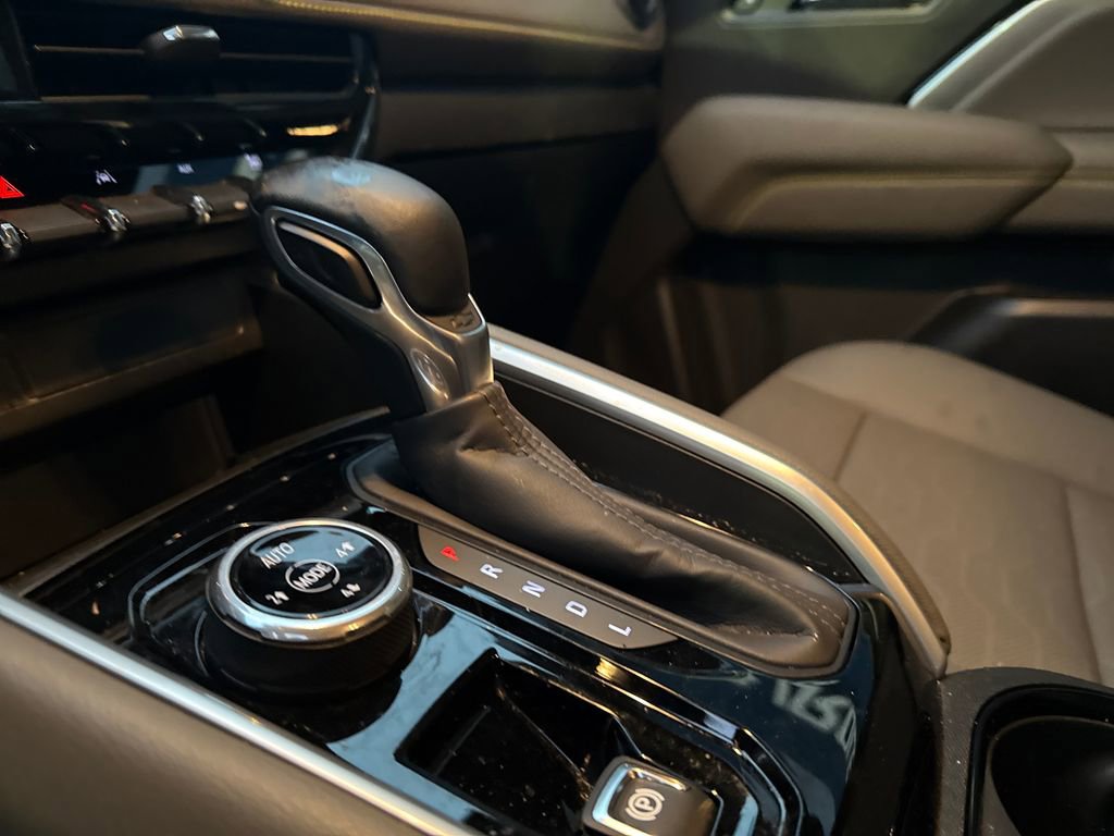 Used 2024 Chevrolet Colorado ZR2 w/ ZR2 Convenience Package III image 25