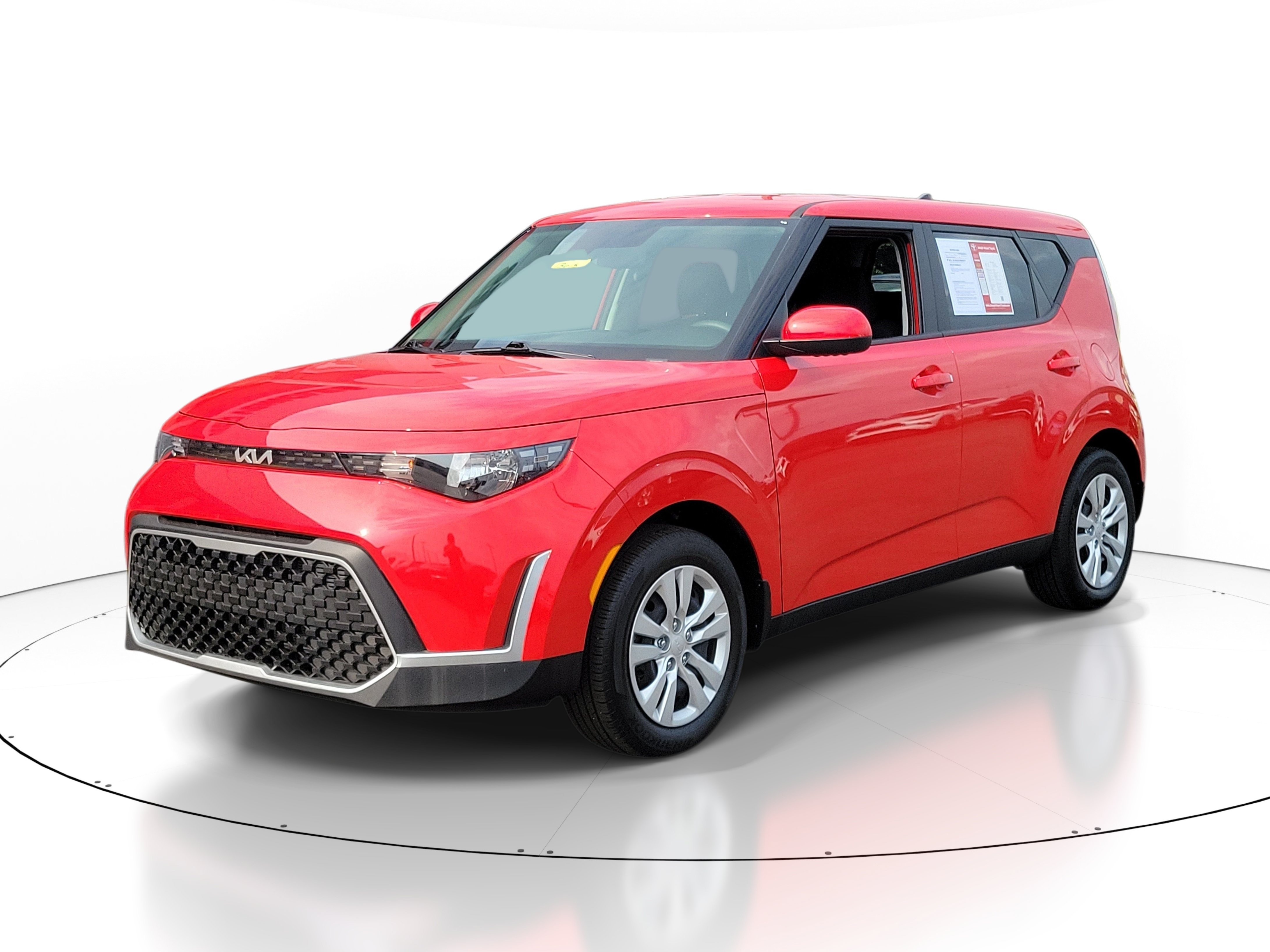 Used 2025 Kia Soul LX FWD image 2