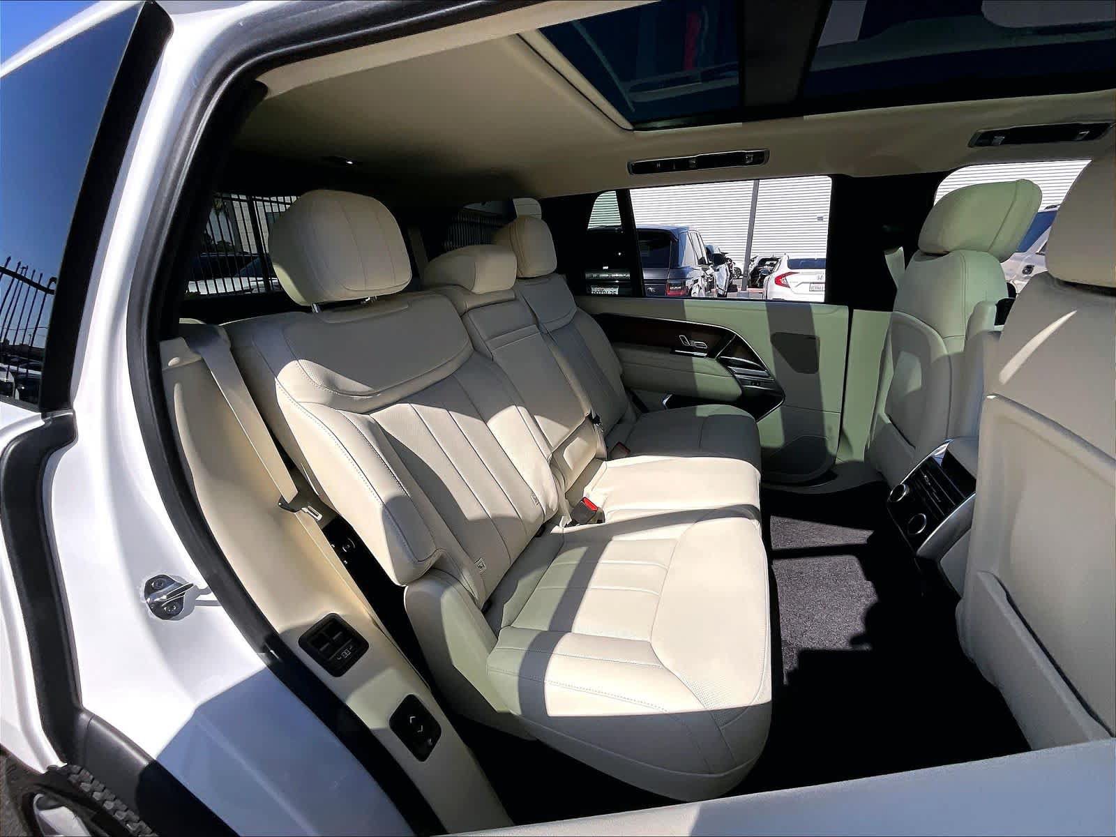 New 2026 Land Rover Range Rover Long Wheelbase SE AWD/4WD image 27