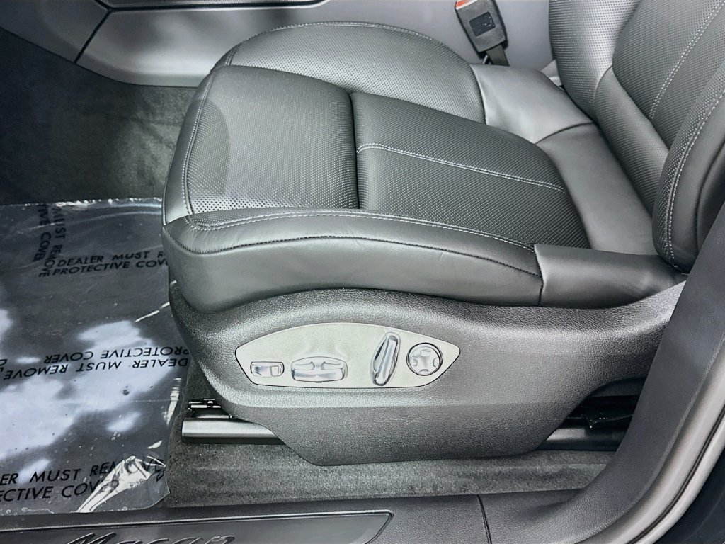 Certified 2026 Porsche Macan AWD/4WD image 21
