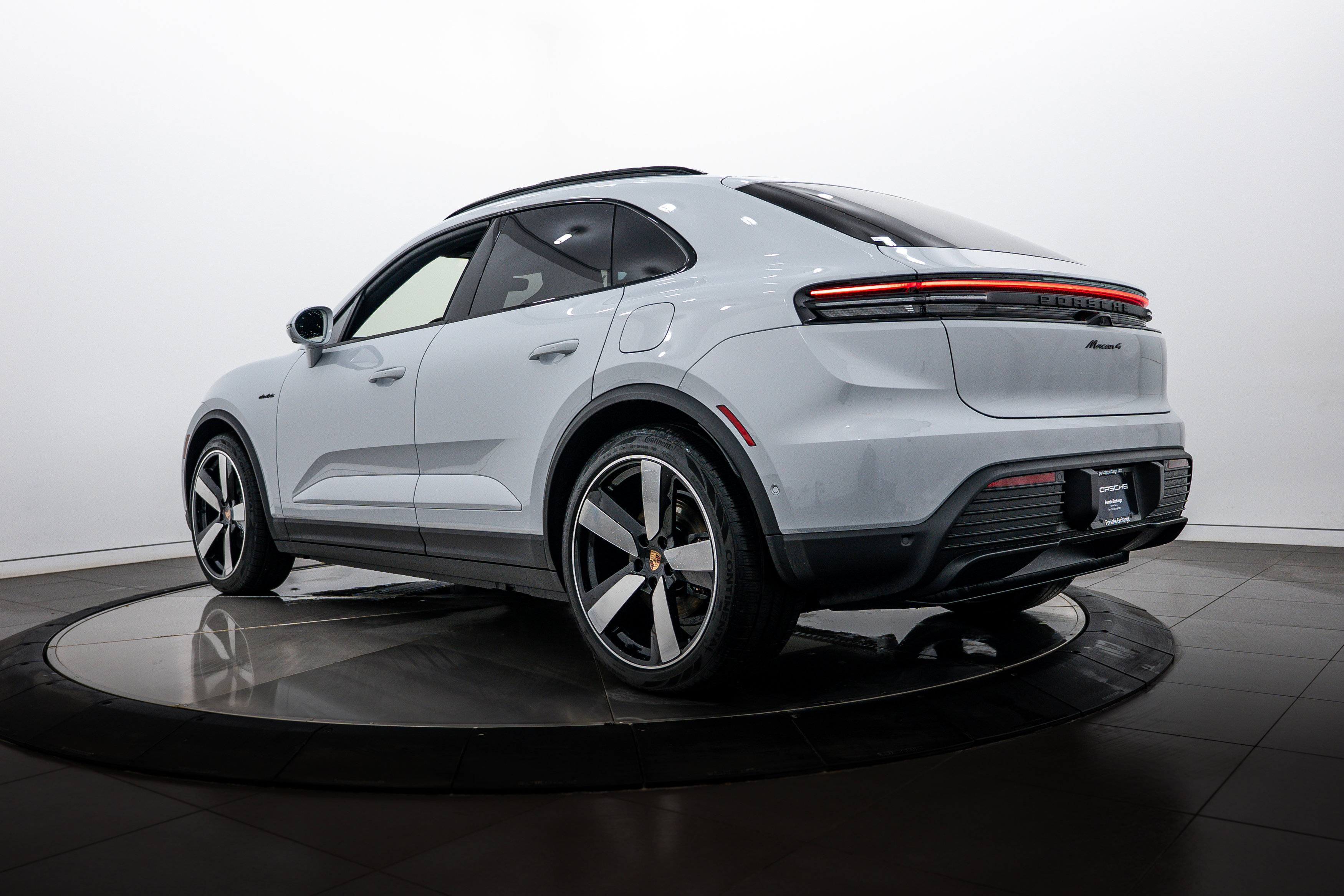 New 2026 Porsche Macan 4 Electric AWD/4WD image 3