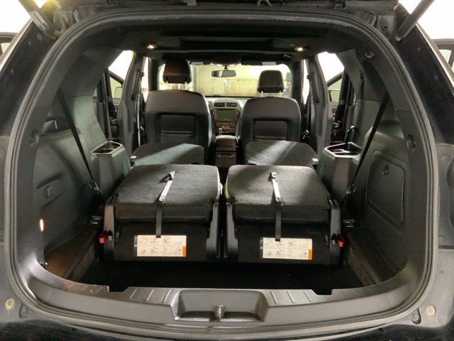 Used 2017 Ford Explorer XLT w/ Equipment Group 202A AWD/4WD image 41