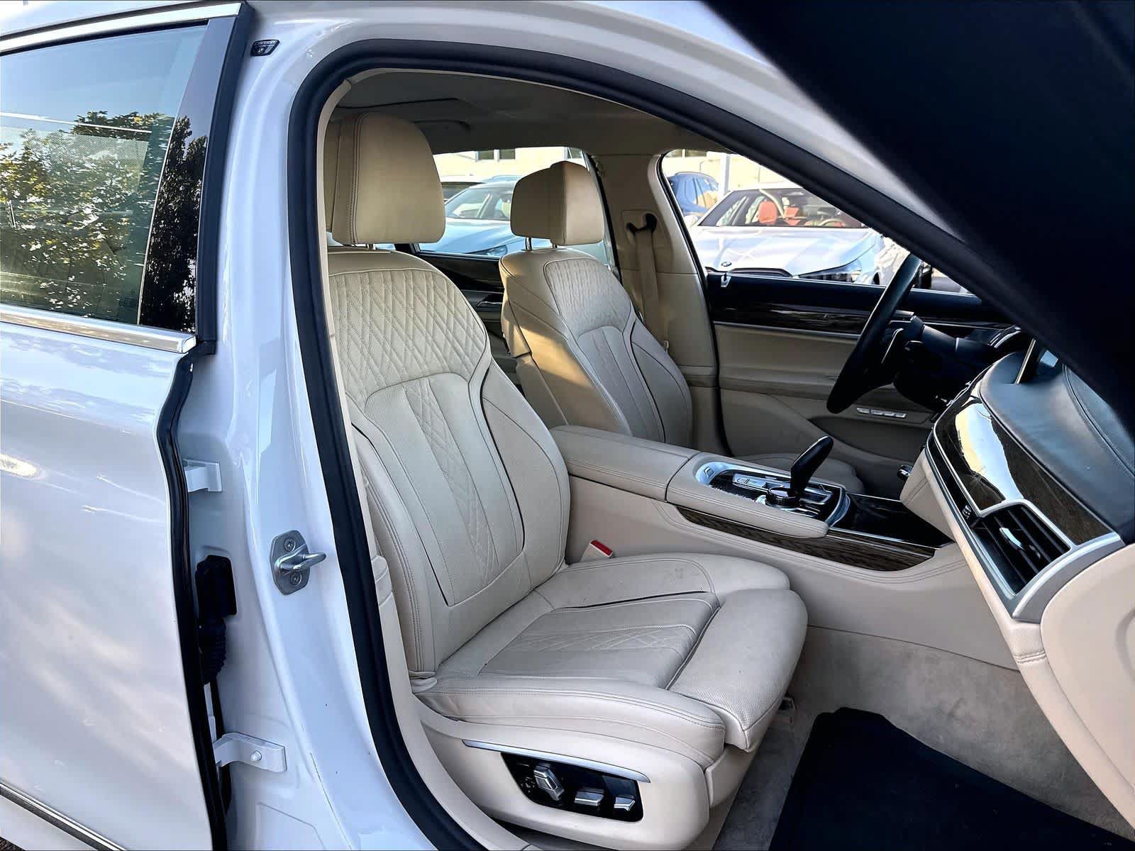 Used 2016 BMW 740i RWD image 27