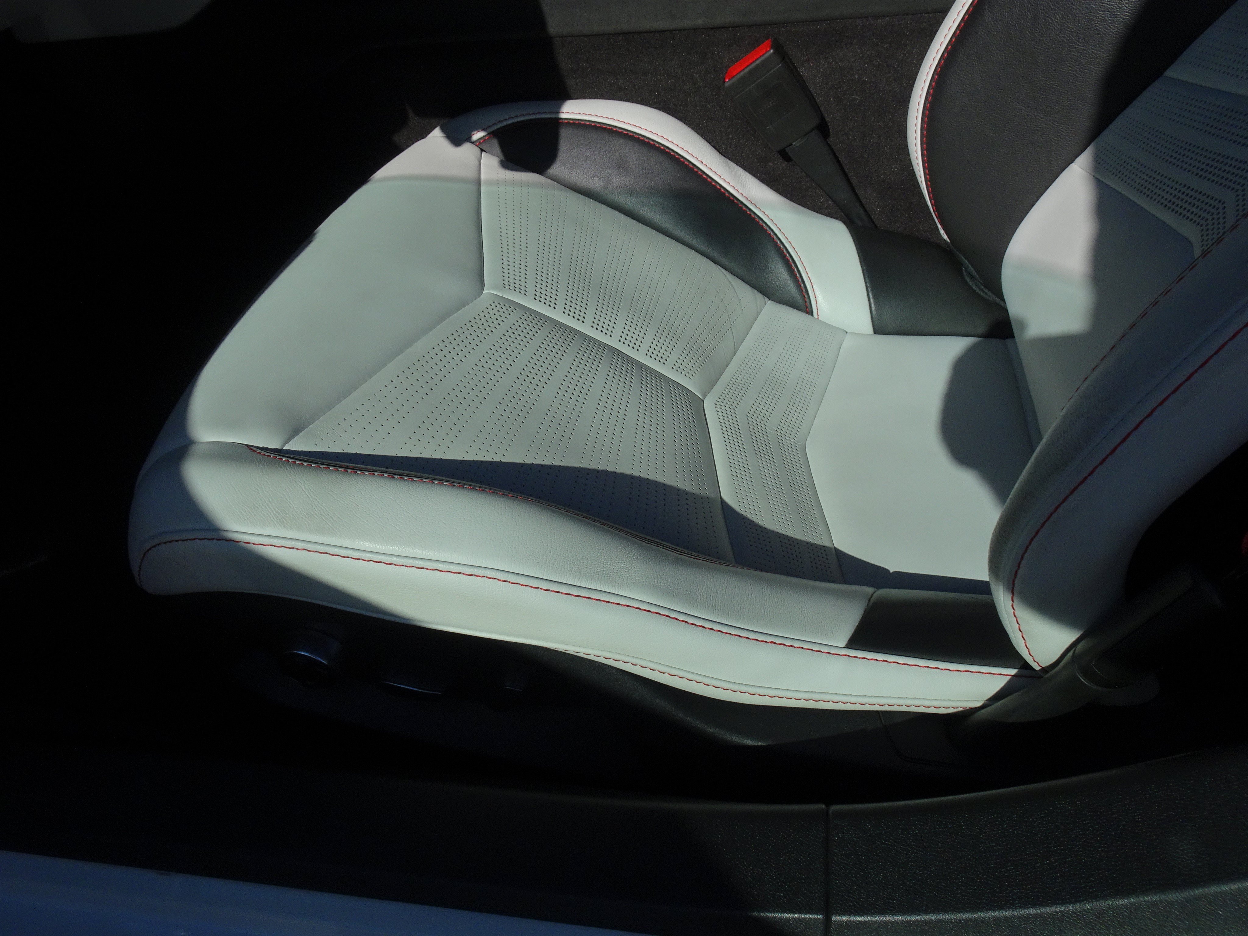 Used 2023 Chevrolet Corvette Stingray Premium Conv RWD image 9