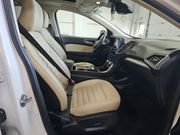 Used 2022 Ford Edge SEL w/ Convenience Package image 3