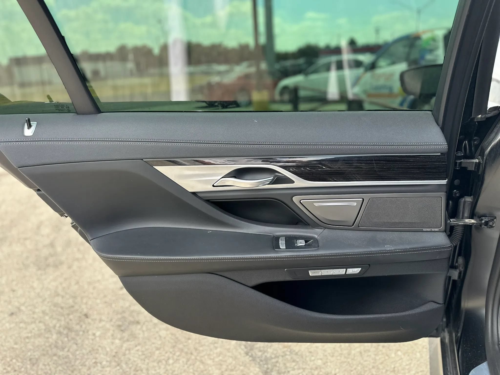 Used 2018 BMW 750i RWD image 21