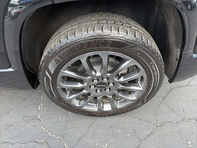 Used 2022 GMC Acadia Denali w/ Black Diamond Edition image 9