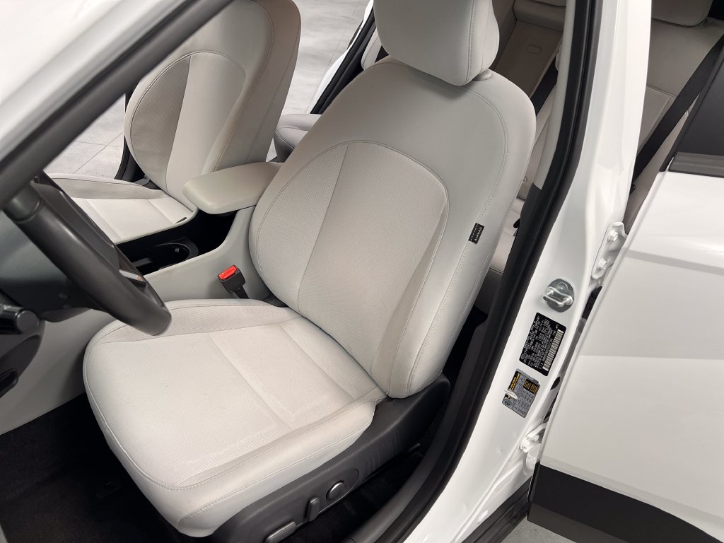 Used 2025 Hyundai Kona SEL FWD image 11