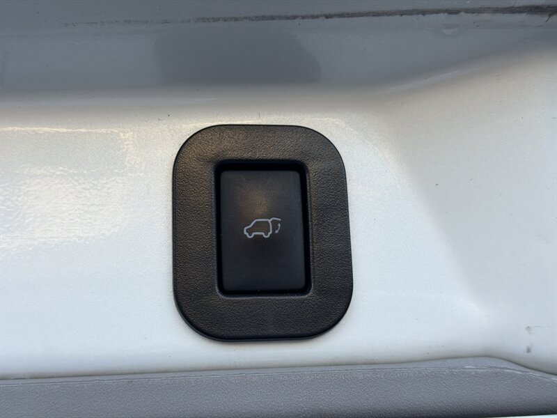 Used 2015 Toyota Sienna Limited Premium FWD image 28