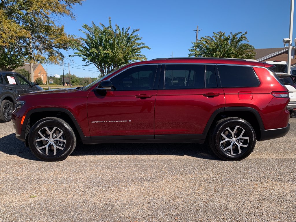 Used 2025 Jeep Grand Cherokee L Limited w/ Luxury Tech Group II RWD image 5