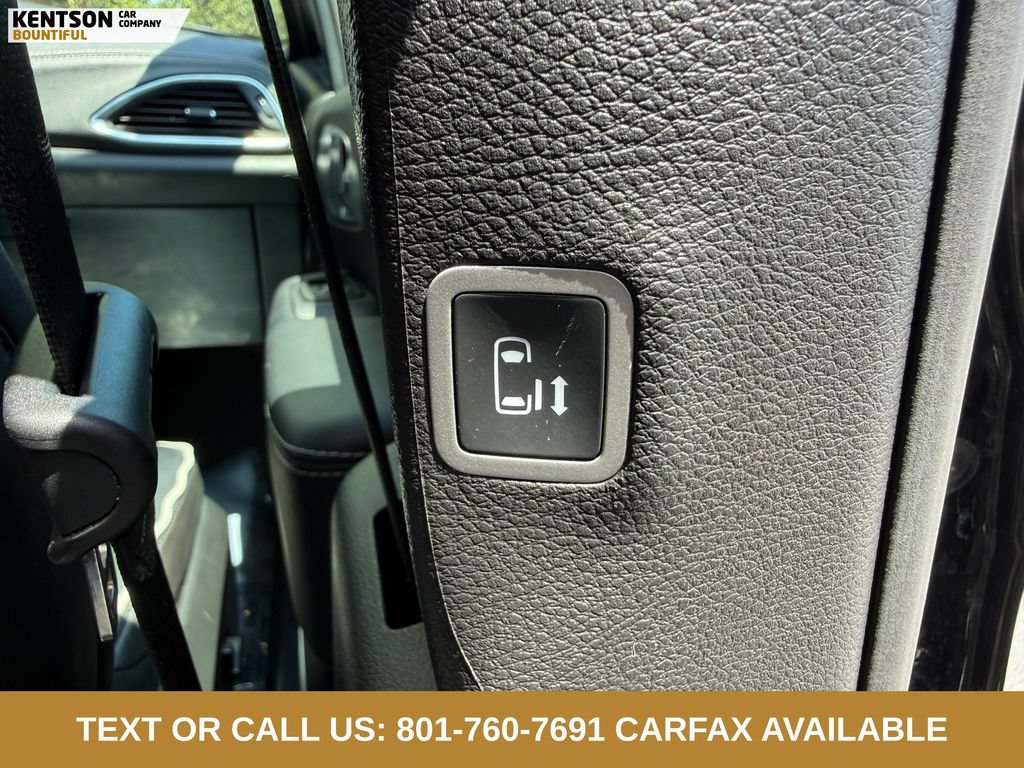 Used 2026 Chrysler Pacifica Limited FWD image 37