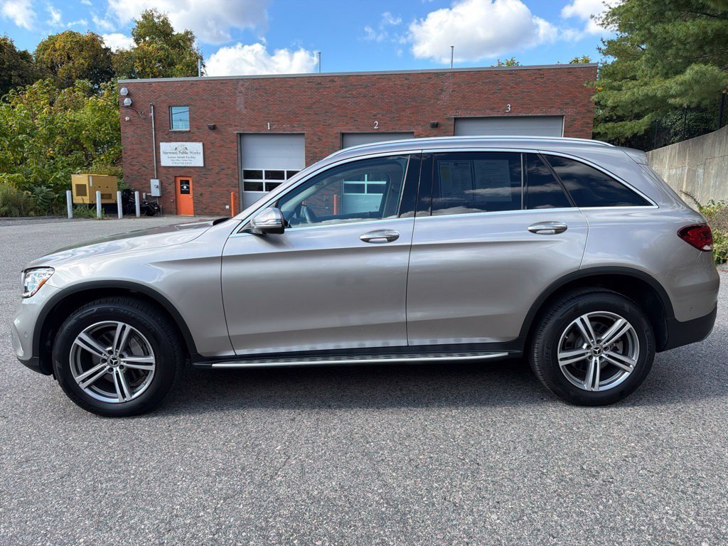 Used 2022 Mercedes-Benz GLC 300 4MATIC w/ Multimedia Package Lite image 3