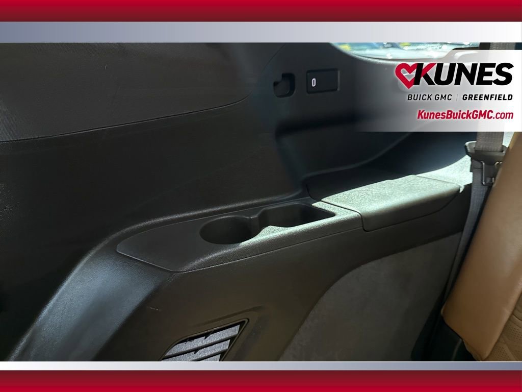 Used 2021 Cadillac Escalade Sport w/ Driver Assist Tech Package image 38