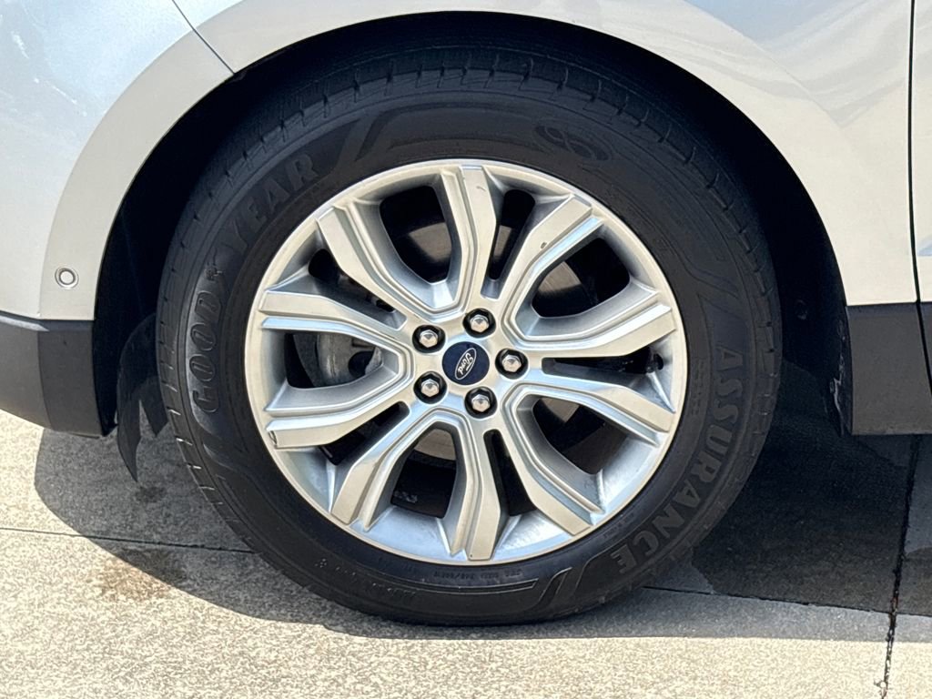 Used 2020 Ford Edge Titanium w/ Equipment Group 301A FWD image 12
