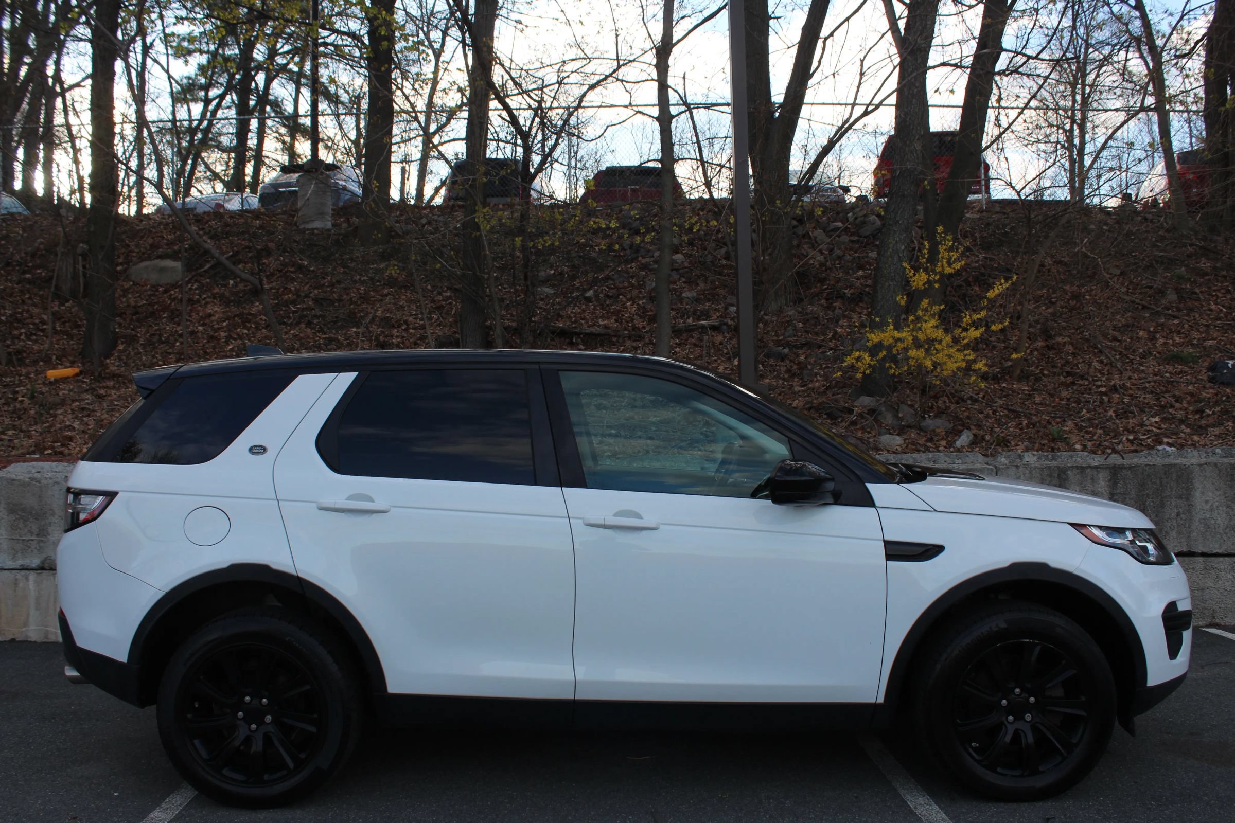 Used 2017 Land Rover Discovery Sport SE AWD/4WD image 5