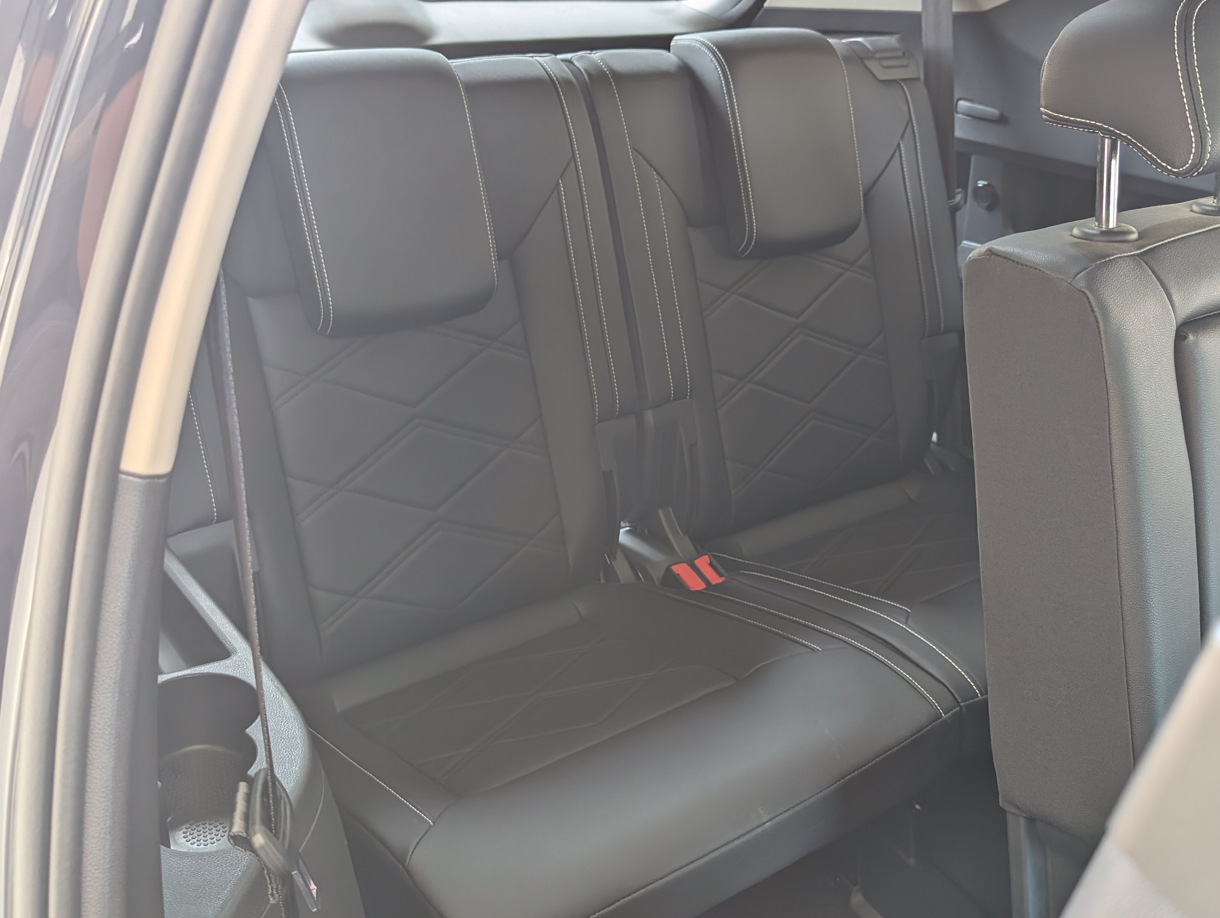 Used 2025 Volkswagen Atlas SE FWD image 21