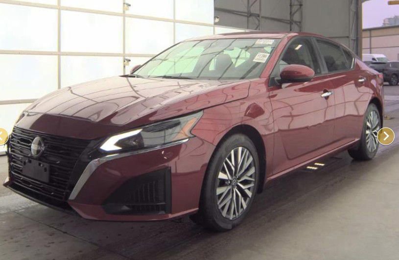 Used 2023 Nissan Altima 2.5 SV