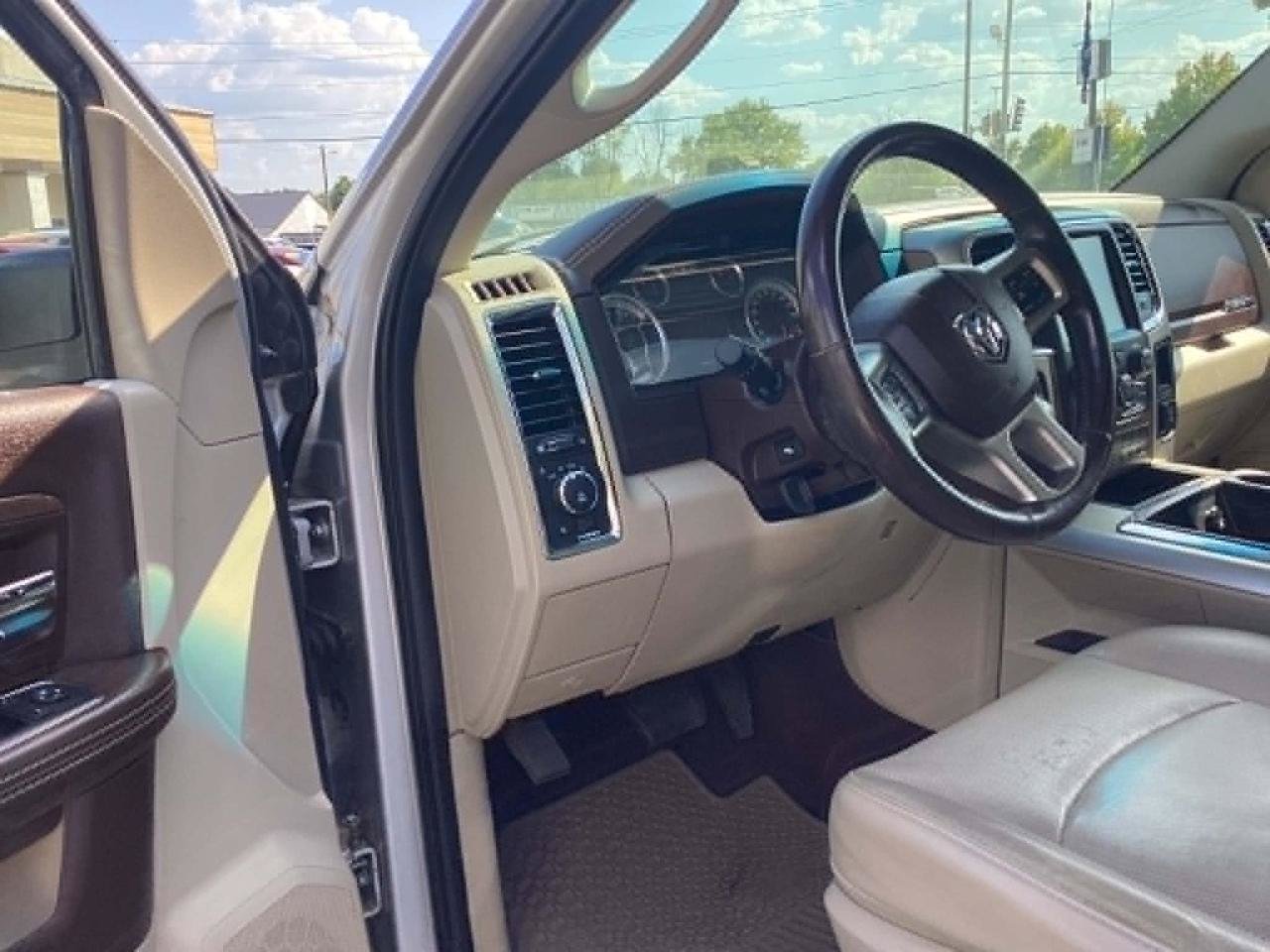 Used 2014 RAM 1500 Laramie AWD/4WD image 10
