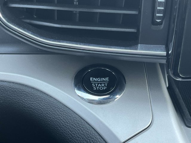 Used 2023 Ford Explorer XLT w/ Equipment Group 202A AWD/4WD image 32