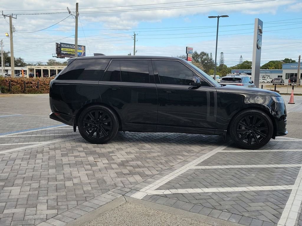 Used 2025 Land Rover Range Rover SE AWD/4WD image 6