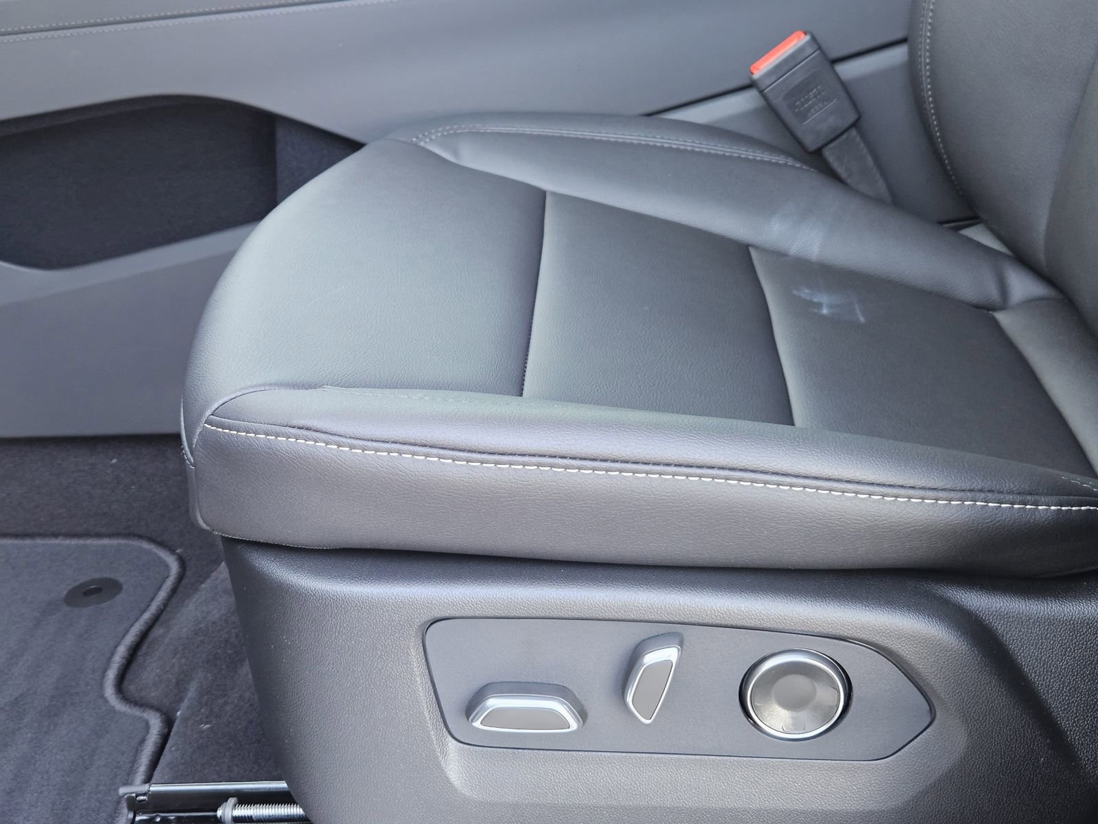 New 2026 Cadillac Escalade Base image 24