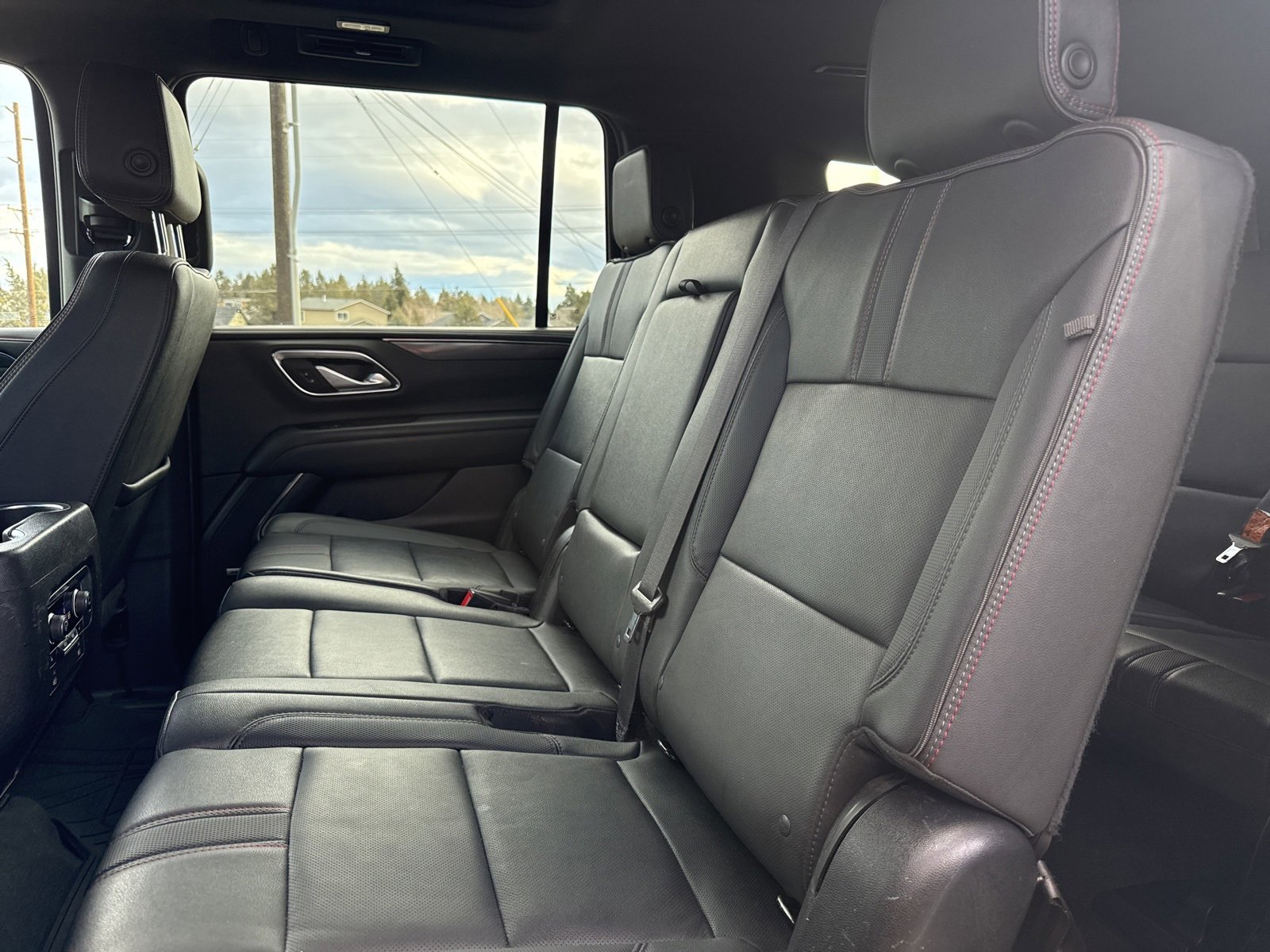 Used 2022 Chevrolet Suburban RST w/ Luxury Package image 11