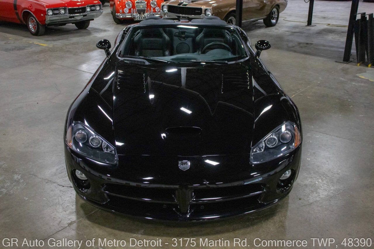 Used 2004 Dodge Viper SRT-10 RWD image 12