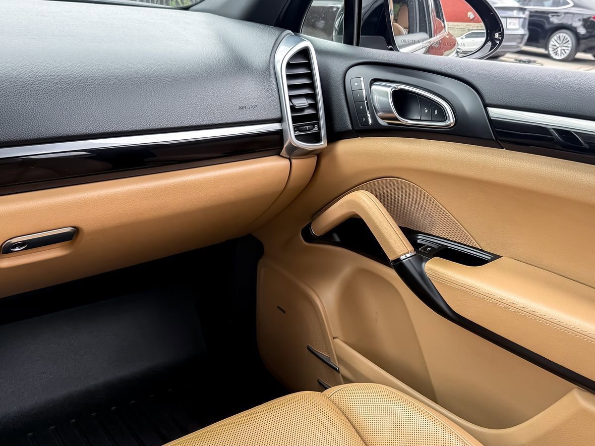 Used 2016 Porsche Cayenne AWD/4WD image 17