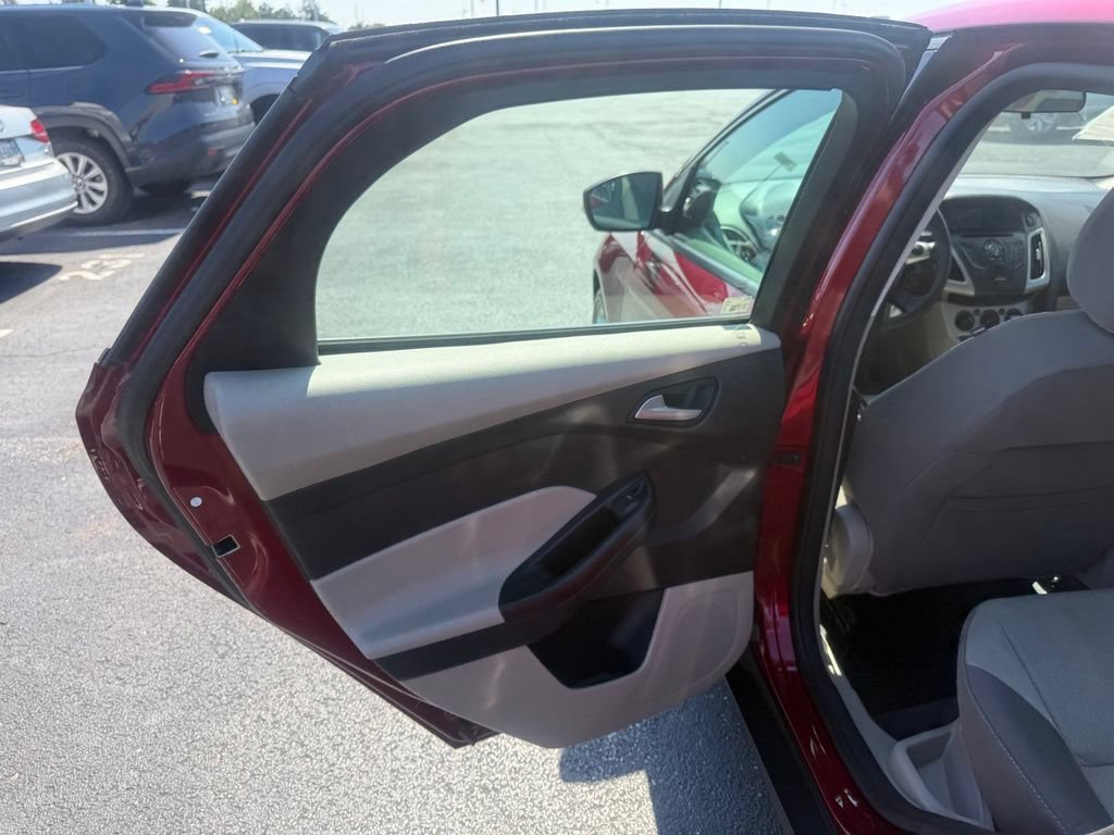 Used 2013 Ford Focus SE FWD image 30
