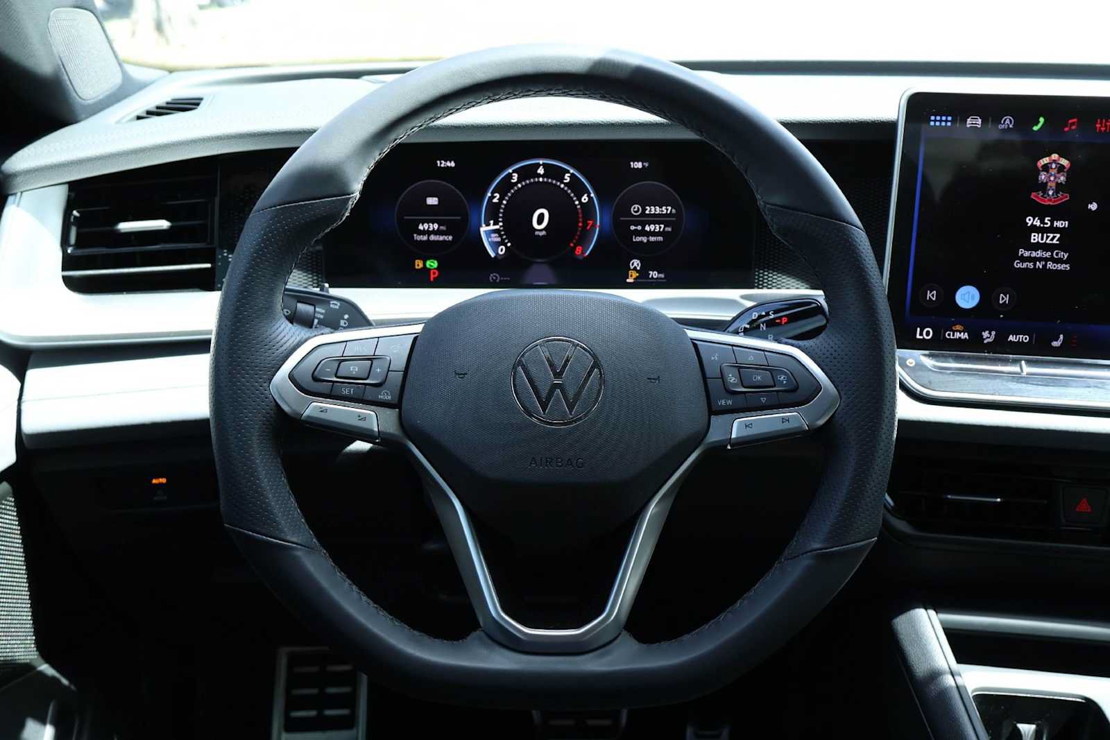 Used 2026 Volkswagen Tiguan SE R-Line FWD image 15