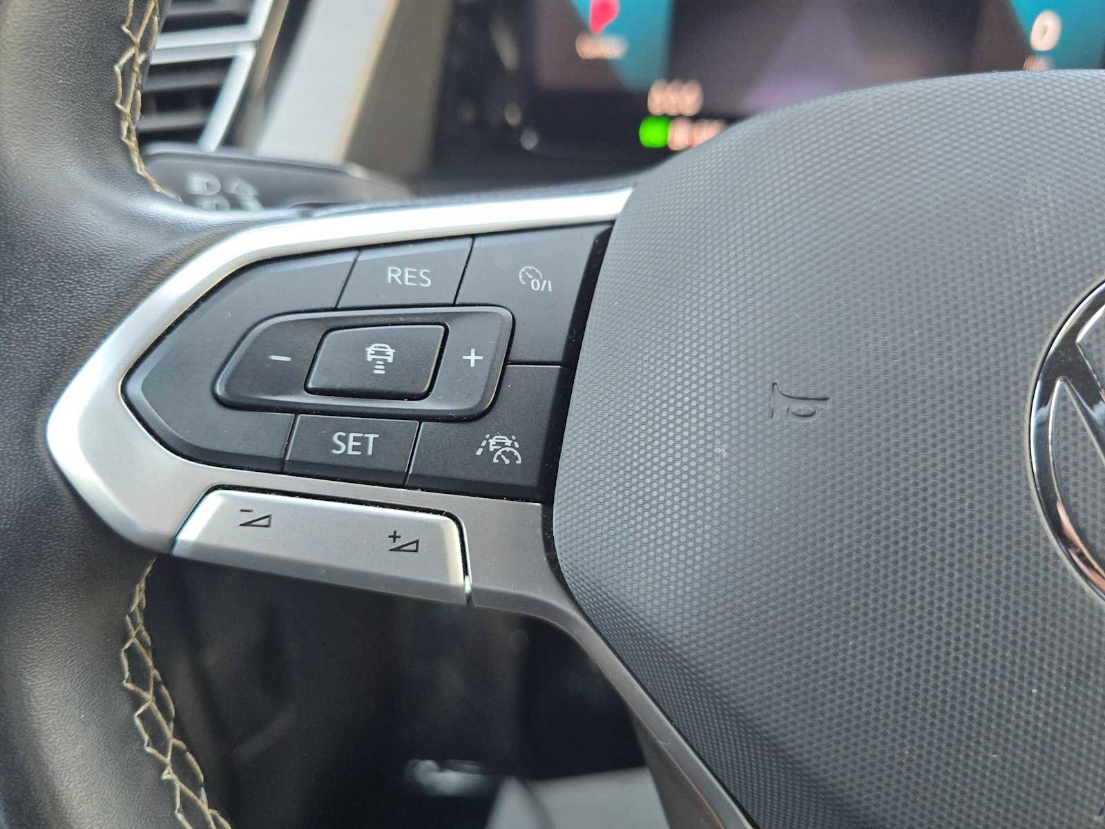 Used 2024 Volkswagen Atlas Cross Sport SE image 30