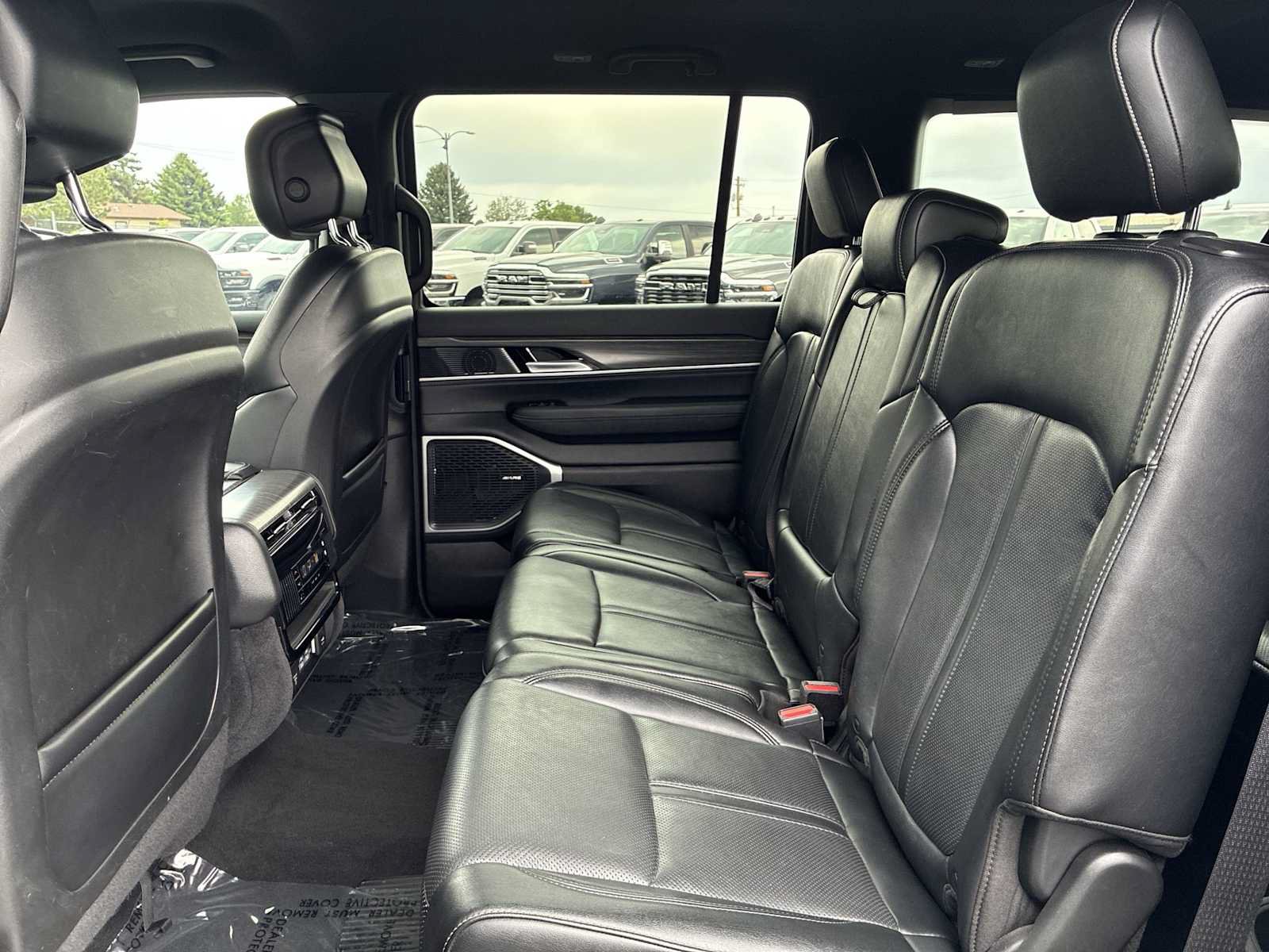 Certified 2024 Jeep Wagoneer L Series III w/ Flexible Seating Group AWD/4WD image 23