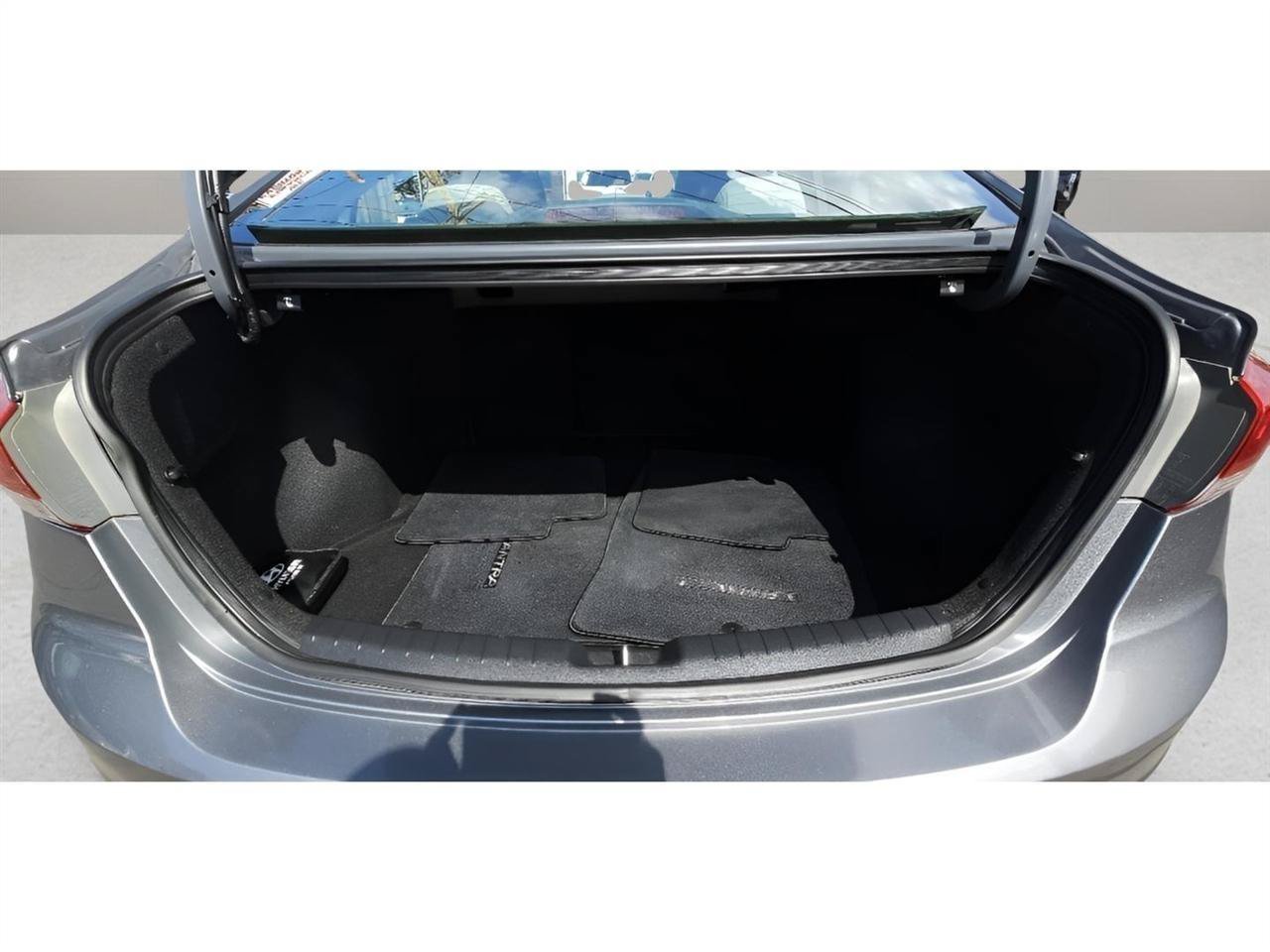 Used 2018 Hyundai Elantra SE FWD image 21