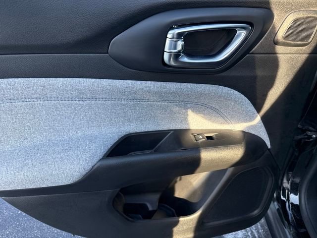 Used 2022 Jeep Compass Latitude w/ Sun and Sound Group image 17