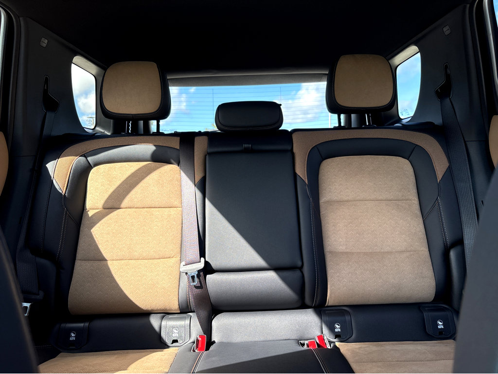 Used 2025 Chevrolet Equinox ACTIV w/ Safety and Technology Package image 6