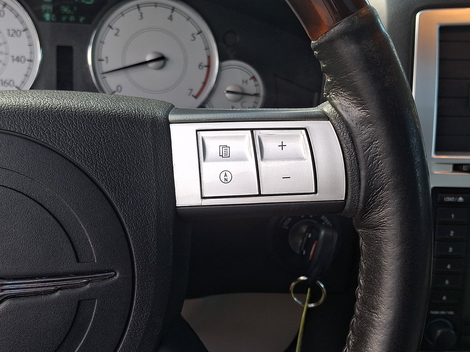 Used 2006 Chrysler 300 C w/ Protection Group II RWD image 23