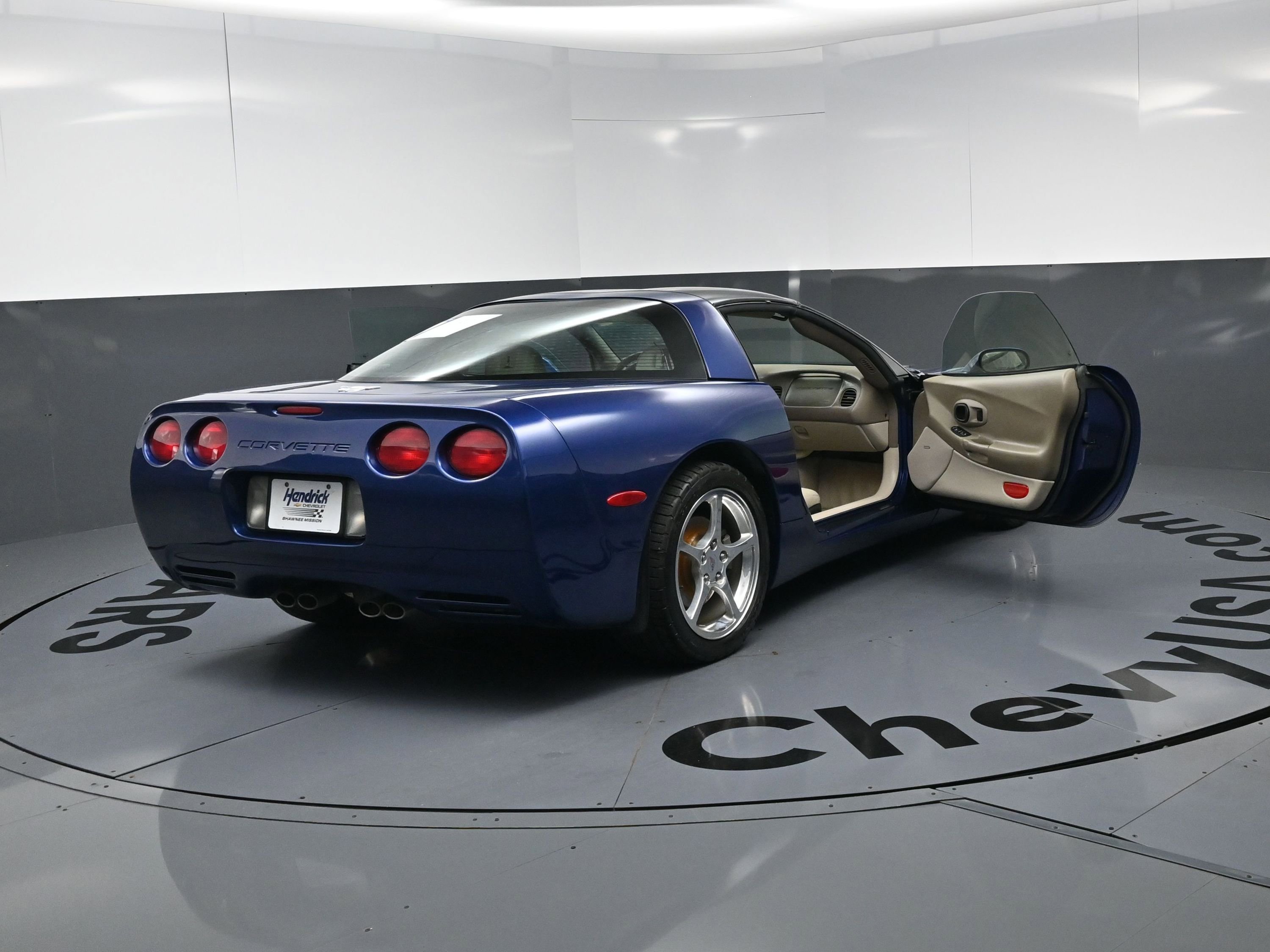 Used 2004 Chevrolet Corvette Coupe w/ Preferred Equipment Group RWD image 25