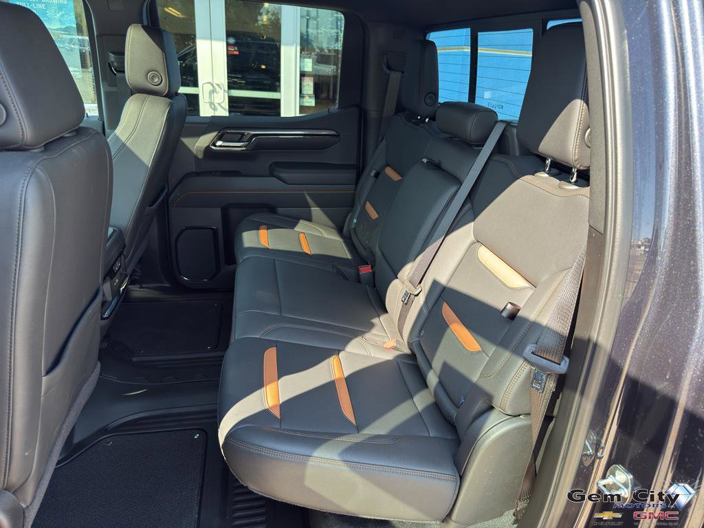 Used 2024 GMC Sierra 1500 AT4 w/ Technology Package image 10