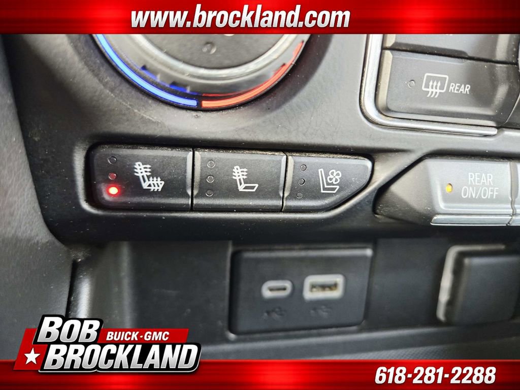 Used 2023 Chevrolet Suburban Premier image 32