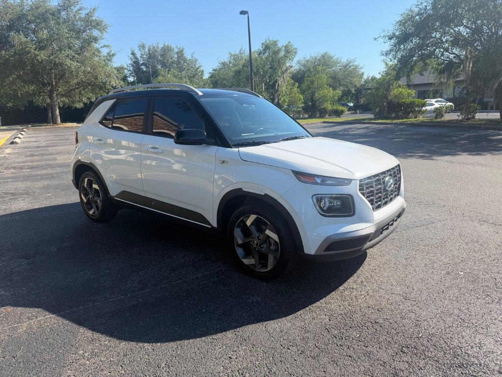 Used 2024 Hyundai Venue Limited FWD image 6