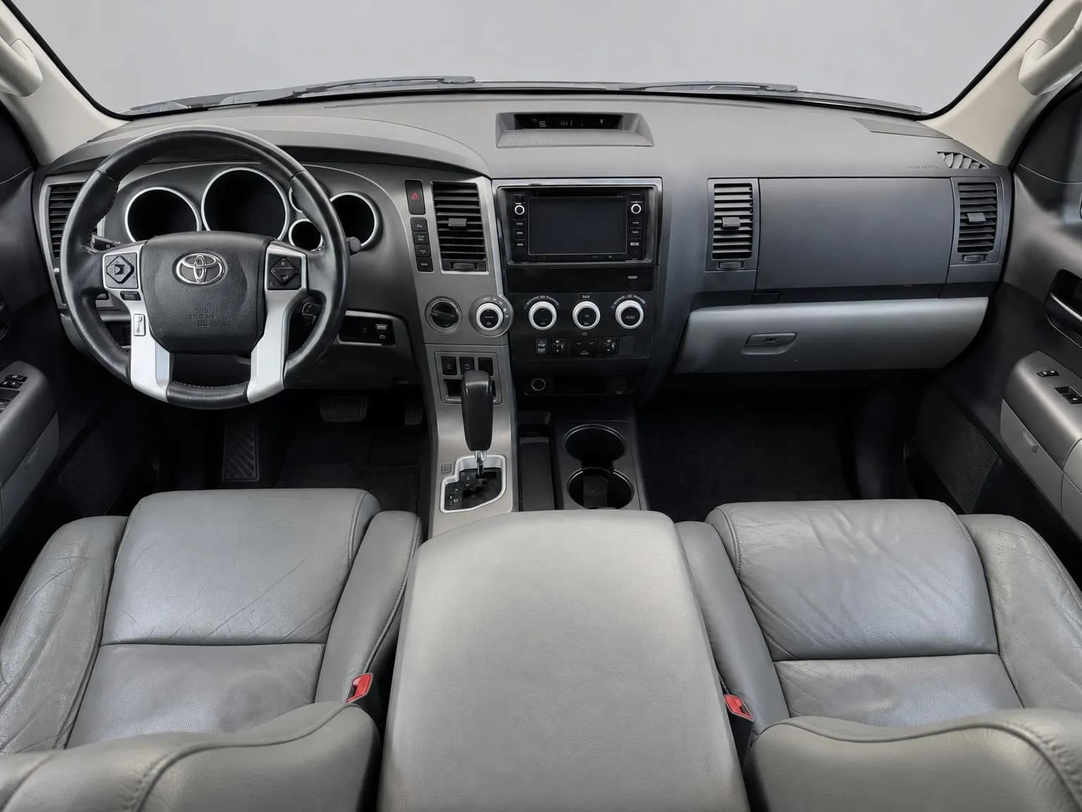 Used 2016 Toyota Sequoia SR5 w/ Premium Package AWD/4WD image 26