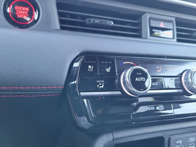 Certified 2025 Honda Pilot Black Edition image 28