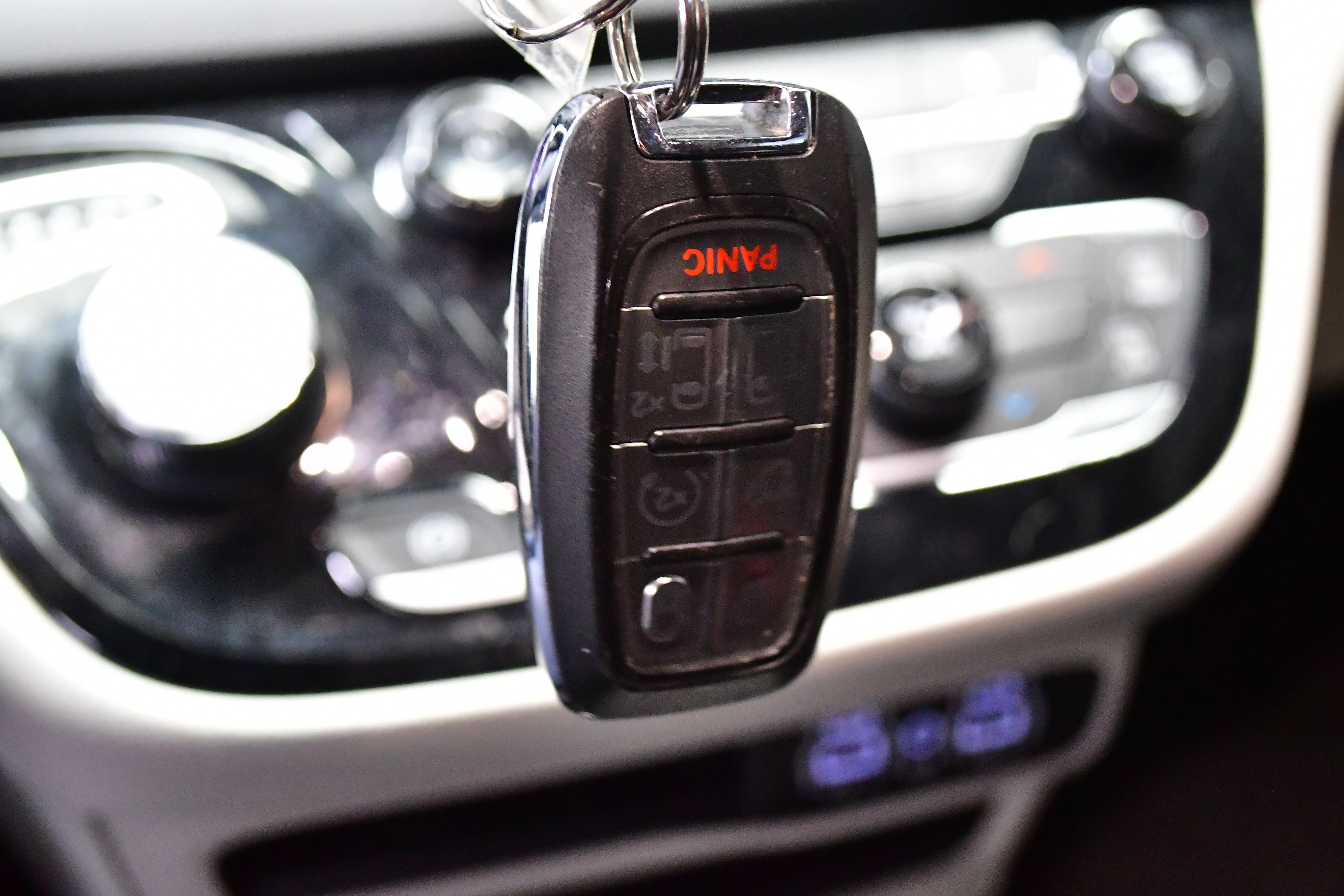 Used 2023 Chrysler Voyager LX FWD image 33