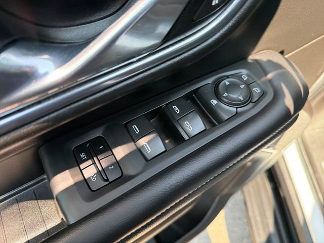 Used 2021 GMC Yukon XL SLT AWD/4WD image 17