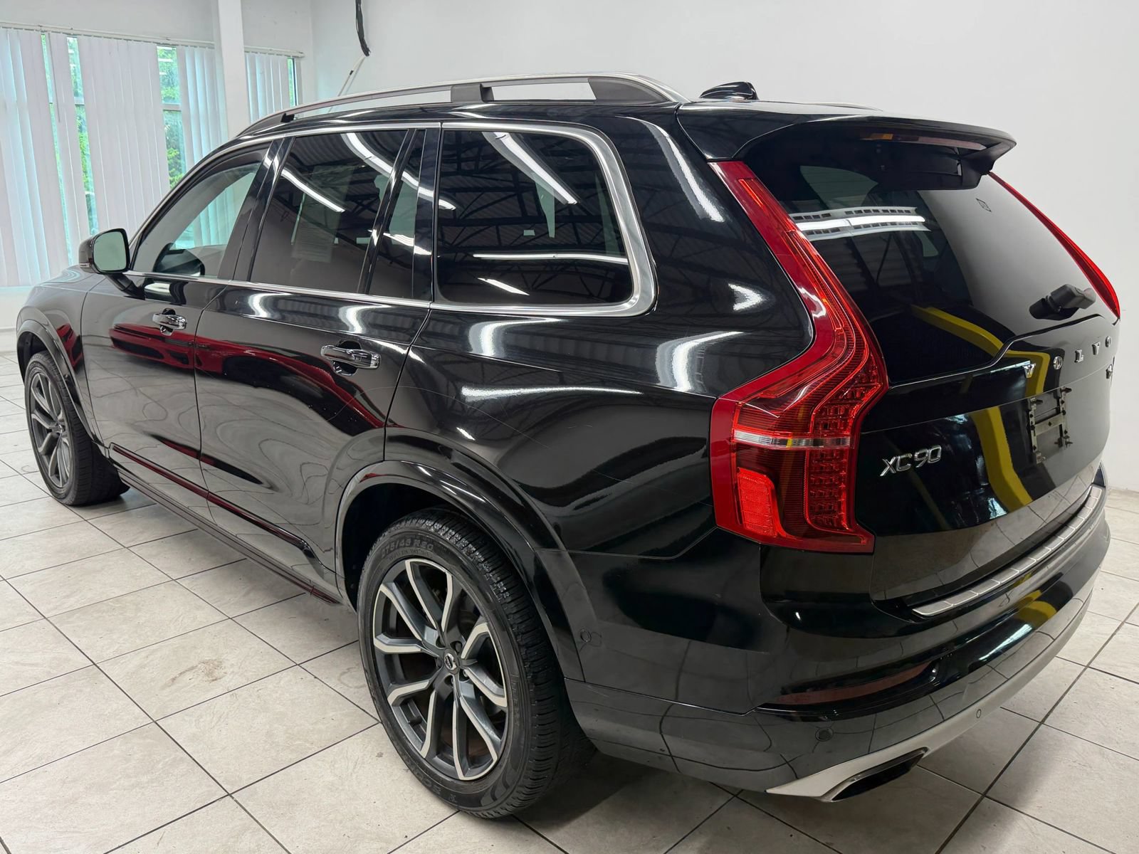 Used 2016 Volvo XC90 T6 Momentum w/ Momentum Plus Package AWD/4WD image 7